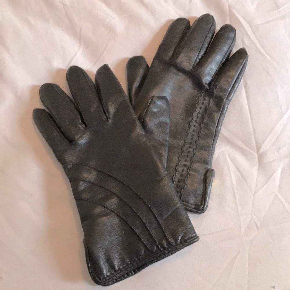Winter gloves lined with rabbit fur